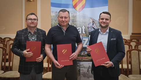 Będzie remont Domu Dziecka w Kłodzku. Wicestarosta podpisał umowy z wykonawcami [SZCZEGÓŁY]