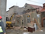 Budynku przy murze obronnym w Świebodzicach zburzony