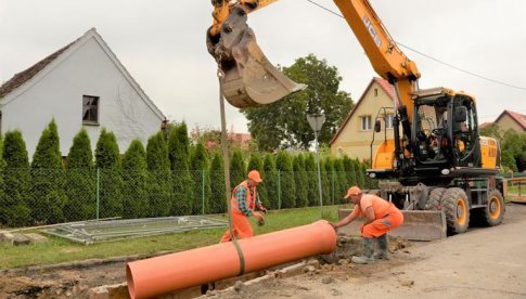 Ruszyła budowa kanalizacji przy ul. Słowiańskiej w Żarowie