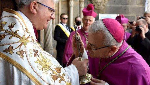 [NA ŻYWO] Rozpoczął się ingres biskupa Marka Mendyka