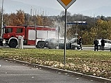 [FOTO] Pożar samochodu na skrzyżowaniu