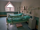 Otwarcie szpitala tymczasowego w Wałbrzychu. Na jego czele stanie świdnicki lekarz