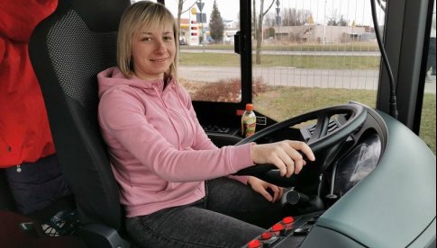 Kolejna kobieta za kierownicą świdnickich autobusów