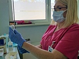 [FOTO] Trwają szczepienia przeciw COVID – 19 dla nauczycieli