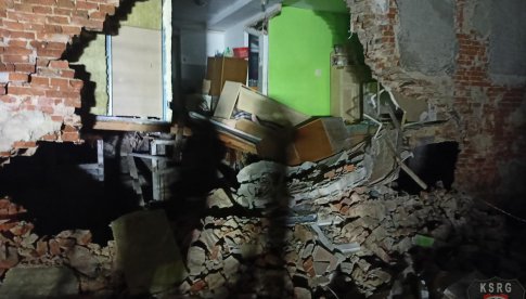 [FOTO] W budynku mieszkalnym zawaliła się ściana