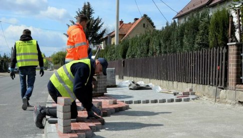 Trwa remont chodnika i budowa ścieżki pieszo-rowerowej przy ul. Słowiańskiej