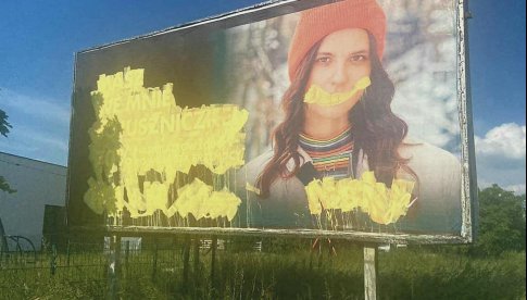 Nieznany sprawca zniszczył billboard kampanii przeciwko przemocy i homofobii wśród nastolatków