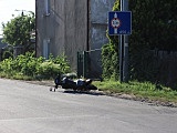 Zderzenie osobówki z motocyklem na skrzyżowaniu w Jagodniku
