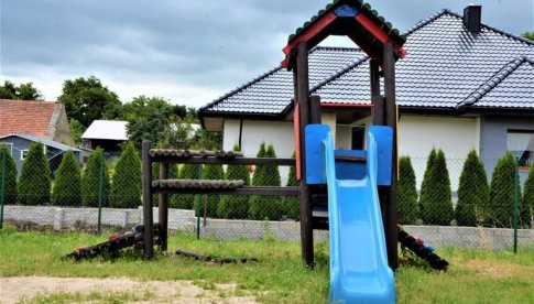 Nowe urządzenia na placach zabaw w gminie Żarów