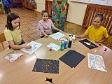 [FOTO] SP8 w Świdnicy: Uczniowie klas 1-3 poznali sztukę Aborygenów