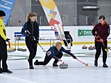 Drugi dzień zmagań w curlingu