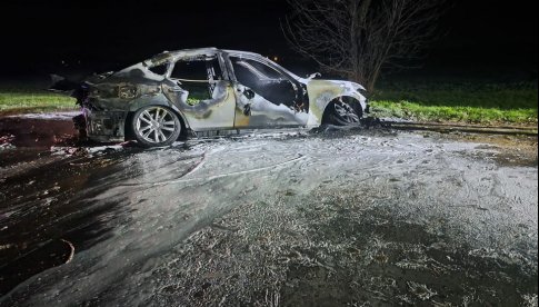 [FOTO]  Spłonął samochód osobowy