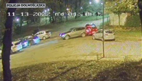 [VIDEO] Uderzył w auto i uciekł. Policja poszukuje sprawcy
