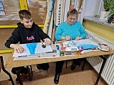 Wspólne warsztaty plastyczne seniorów i uczniów w Lutomi Dolnej [Foto]