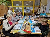 Wspólne warsztaty plastyczne seniorów i uczniów w Lutomi Dolnej [Foto]