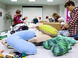 Świdnickie Stowarzyszenie Amazonki włączyło się w akcję Serce dla serca. 100 kolorowych poduszek trafi do pacjentek Latawca [Foto]