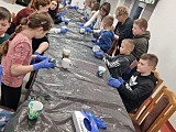 Malują, rozwijają umiejętności manualne i miło spędzają ferie zimowe w gminie Świdnica [Foto]