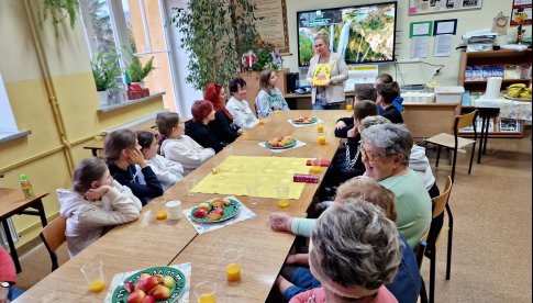 Piramida zdrowego żywienia: Kolejne spotkanie Edukacja do starości w Lutomi Dolnej [Foto]