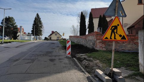 Ruszyła budowa chodnika w Marcinowicach [Foto]