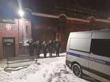 [WIDEO, FOTO] Funkcjonariusze służb mundurowych oddali hołd zmarłym policjantom. Ich śmierć to tragedia dla całej polskiej policji