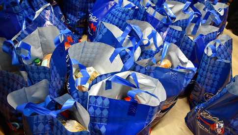 [FOTO] Rozdano paczki z żywnością dla potrzebujących