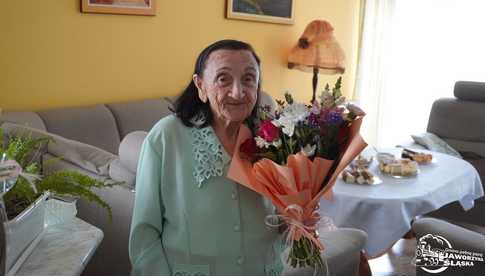 [FOTO] 100. urodziny pani Ireny Cholewki. Jaka jest jej historia i recepta na długowieczność?
