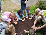 [FOTO] Przedszkolaki z Bystrzycy Dolnej zasiewają w sobie pasję do ogrodnictwa