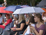 [FOTO] Deszczowa aura nie przeszkodziła w odegraniu inauguracyjnego koncertu z cyklu Fortepian w Kamieniołomie