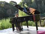 [FOTO] Utwory Chopina w wykonaniu utytułowanej pianistki wybrzmiały w samym sercu kamieniołomu