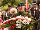 [WIDEO/FOTO] Pieśni, salwa honorowa, apel pamięci i przemówienia. Upamiętnili 104. rocznicę bitwy warszawskiej