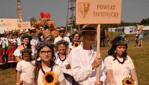 [WIDEO/FOTO] Dożynki Wojewódzkie w Małowicach. Nie zabrakło przedstawicieli naszego powiatu!