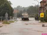 [FOTO] Trwa dramatyczna walka z powodzią. Zalane Kraszowice walczą z żywiołem