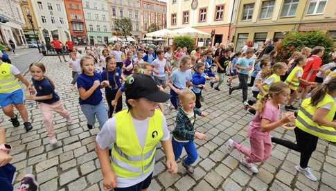 [FOTO] Upamiętnili Orlęta Lwowskie. Trzecia edycja biegu na świdnickim rynku