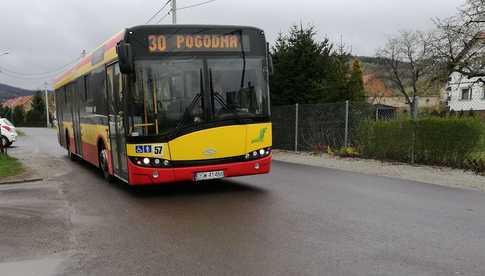 Prawie linie autobusowe wróciły na swoje trasy. 30 nadal kursuje objazdem