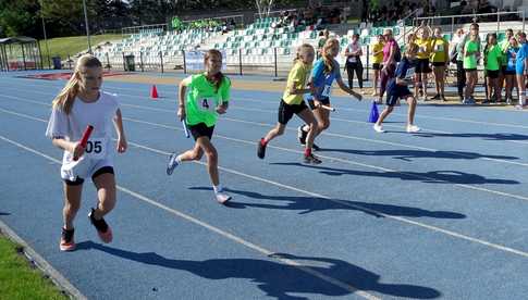 [FOTO] Rywalizowali w Sztafetowych Biegach Przełajowych klas 5-8