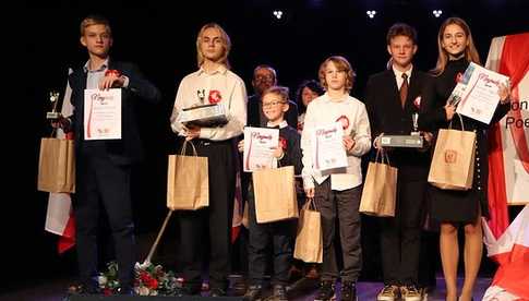 [FOTO] Rozstrzygnęli Powiatowy Konkurs Recytatorski Poezji Patriotycznej