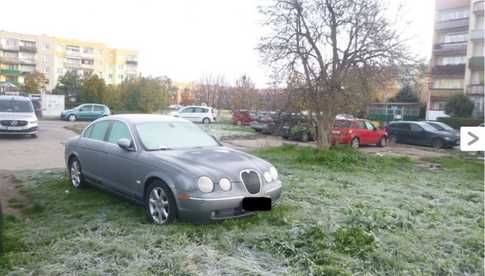 Nieprawidłowe parkowanie, agresywna nietrzeźwa i kopcąca lokomotywa. Interwencje Straży Miejskiej