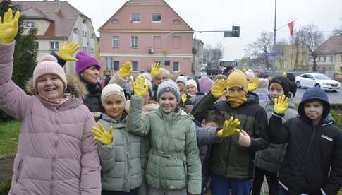 [FOTO] Zebrali się, aby zasadzić żonkile. Za nami społeczna akcja w Strzegomiu