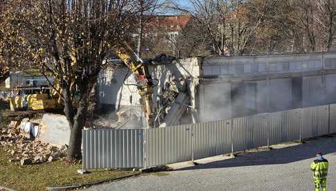 Wyburzają garaże pod budowę nowego Sądu Rejonowego. Gdzie i kiedy powstanie?