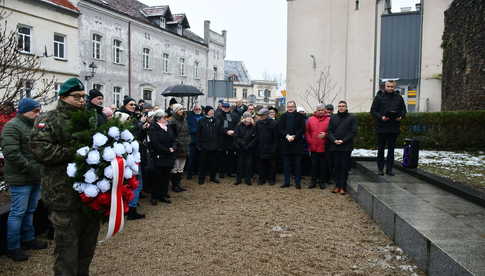 [FOTO] W Świebodzicach odsłonięto tablicę Stanisława Tymowskiego