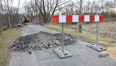 Do kiedy potrwa remont mostu w Krzyżowej? Trwa rozbiórka dotychczasowego obiektu [FOTO]