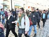 [WIDEO/FOTO] Tegoroczni maturzyści wspólnie zatańczyli poloneza na świdnickim rynku!