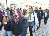 [WIDEO/FOTO] Tegoroczni maturzyści wspólnie zatańczyli poloneza na świdnickim rynku!