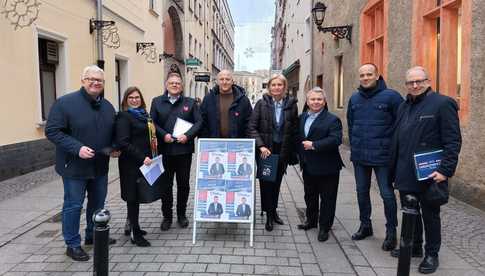 [FOTO] Działacze Koalicji Obywatelskiej zbierali podpisy na listach poparcia dla Rafała Trzaskowskiego