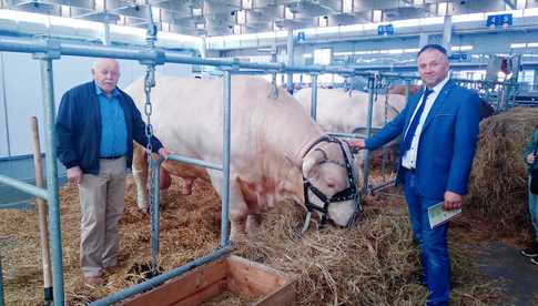 Hodowca bydła z naszego powiatu wyróżniony w ogólnopolskim konkursie! [FOTO]