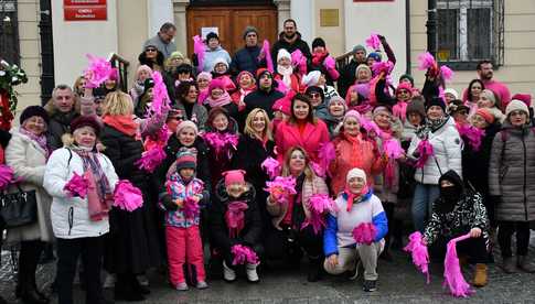 [WIDEO/FOTO] Wspólnie wystąpiły przeciwko przemocy. Akcja One Billion Rising w Świebodzicach