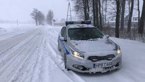 Uwaga ślisko – świdniccy policjanci ostrzegają kierowców i apelują o rozwagę