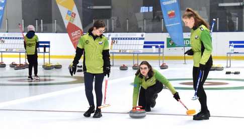 Koniec sezonu ślizgawek na lodowisku, czas na turniej curlingu!