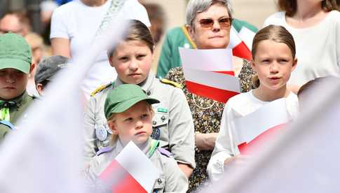 [WIDEO/FOTO] Świdnica w biało-czerwonych barwach. Obchody Święta Flagi RP