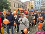 [FOTO] Świdnica świętowała godność osób z niepełnosprawnością intelektualną. Pomarańczowy marsz przeszedł przez rynek